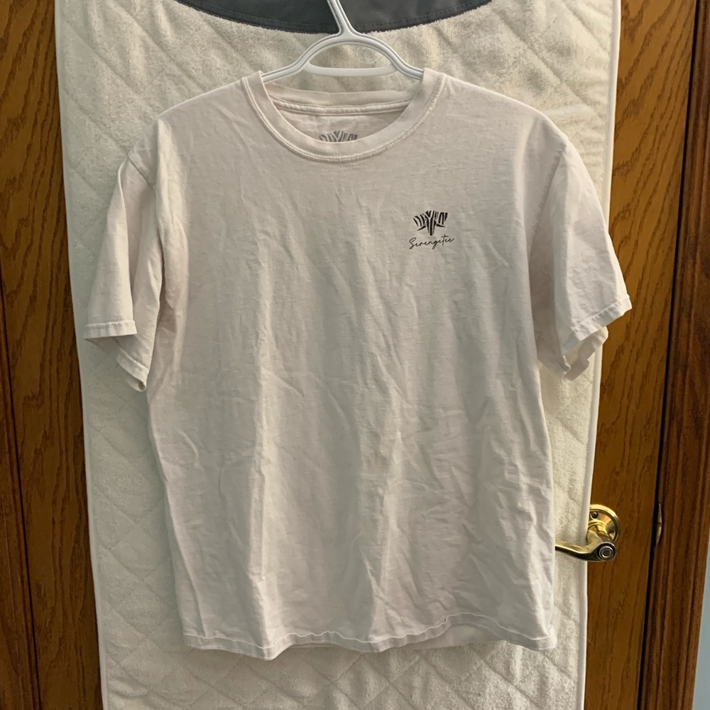 Serengetee T-Shirt, Size Medium